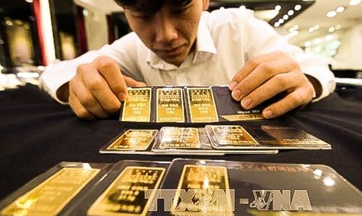 Nhiều dự báo cho rằng, vàng sẽ tăng giá trong tuần này. Tuy nhiên, đà tăng của mặt hàng kim loại quý chưa vững trong bối cảnh chứng khoán Mỹ ghi nhận nhịp hồi sau chuỗi đà bán tháo kỷ lục. Ảnh: TTXVN