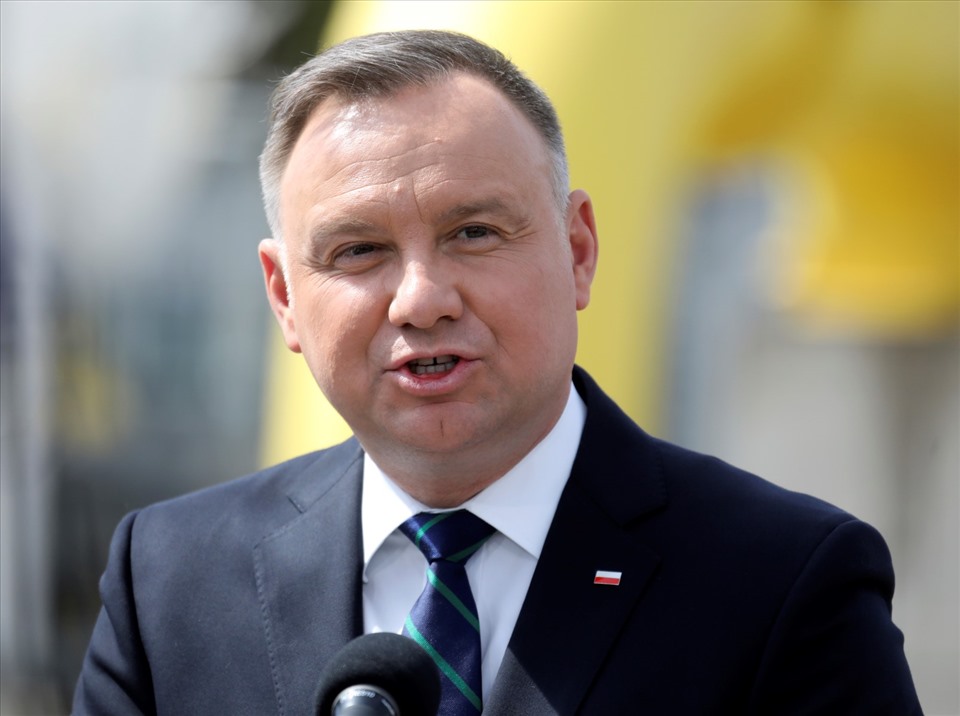 Poland "very disappointed" with Germany over aid to Ukraine