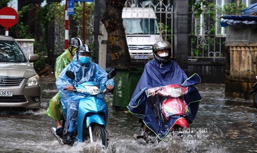 Trong những ngày cuối tuần Bắc Bộ có mưa chủ yếu vào chiều tối và đêm. Ảnh: Nguyễn Long.