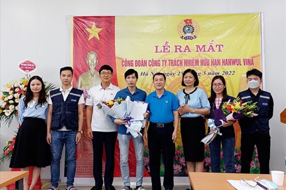 CĐ Các khu công nghiệp – chế xuất  Hà Nội kết nạp Lớp đoàn viên Tháng năm