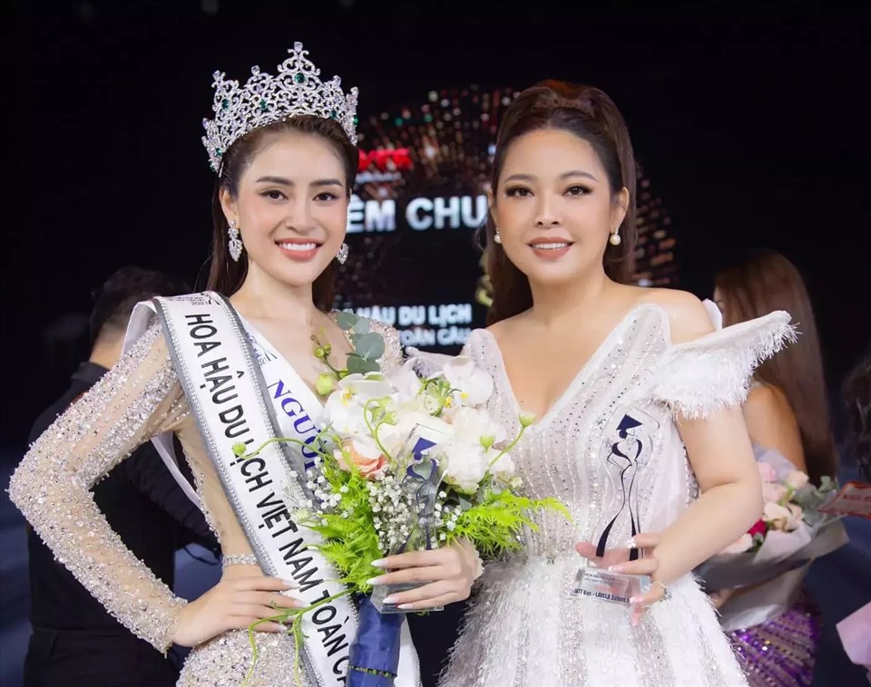 Diễn viên - NSX phim Kim Thanh Thảo và Hoa hậu Du lịch Việt Nam toàn cầu 2021. Ảnh: BTC.