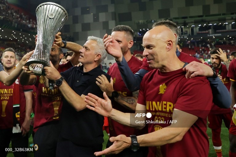 Vô địch Conference League cùng AS Roma, Jose Mourinho lập kỷ lục
