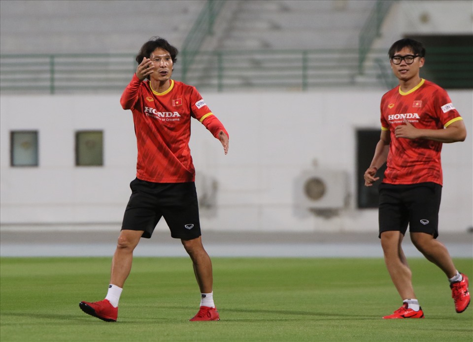 Tân HLV U23 Việt Nam cùng các cầu thủ tập buổi đầu tiên tại UAE