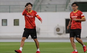 Tân HLV U23 Việt Nam cùng các cầu thủ tập buổi đầu tiên tại UAE
