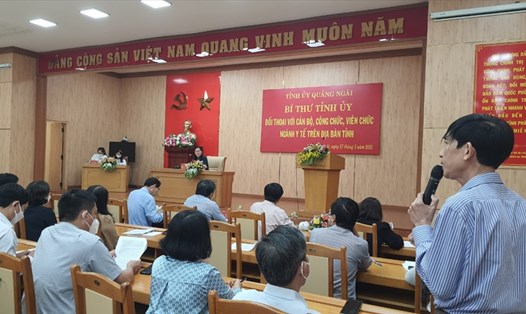 Buổi đối thoại của Bí thư Tỉnh ủy Quảng Ngãi Bùi Thị Quỳnh Vân với cán bô công chức, viên chức ngành Y tế tỉnh này đã trở thành diễn đàn để lắng nghe tiếng nói từ cơ sở. Ảnh: L.Đ