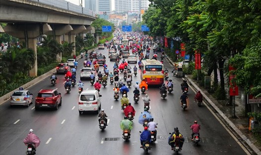 Một số đô thị lớn tại Việt Nam cũng đã bắt đầu đặt ra các mốc thời gian 
để hạn chế phương tiện cá nhân, chú trọng phát triển các phương tiện xanh không phát thải. Ảnh: Lan Nhi