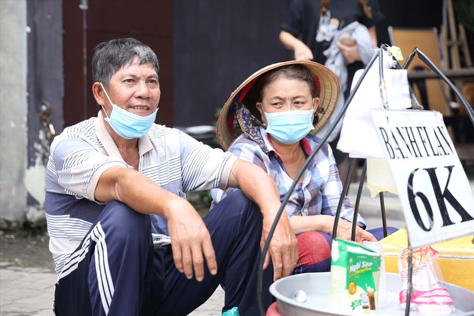 Tiếng rao 4.0: Gánh flan mang theo ước mơ của người đàn ông nghèo Tiếng rao 4.0: Gánh flan mang theo ước mơ của người đàn ông nghèo