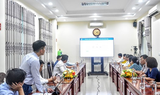 LĐLĐ thành phố Đà Nẵng phối hợp với VNPT Đà Nẵng giới thiệu, demo hệ thống VnSocial và Smartbot của VNPT đến 11 Công đoàn cấp trên trực tiếp cơ sở. Ảnh: Phương Trà