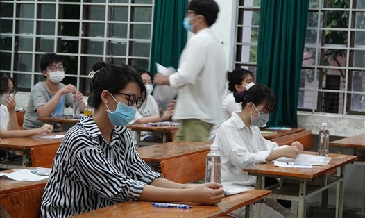 Đà Nẵng hướng dẫn cho học sinh lớp 12 ôn tập các kiến thức trong quá trình học trước Kỳ thi tốt nghiệp THPT năm 2022. Ảnh: Thanh Chung