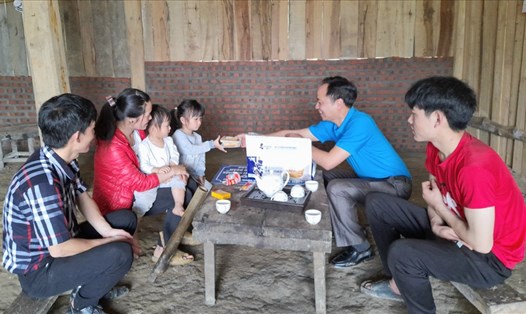 LĐLĐ thị xã Sa pa trao nhà "Mái ấm công đoàn" cho đoàn viên công đoàn Thào A Mình có hoàn cảnh khó khăn về nhà ở ở thôn Móng Sến, xã Trung Chải.