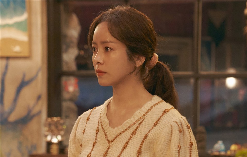 Han Ji Min trong Our Blues. Ảnh: CMH. Han Ji Min trong Our Blues. Ảnh: CMH.