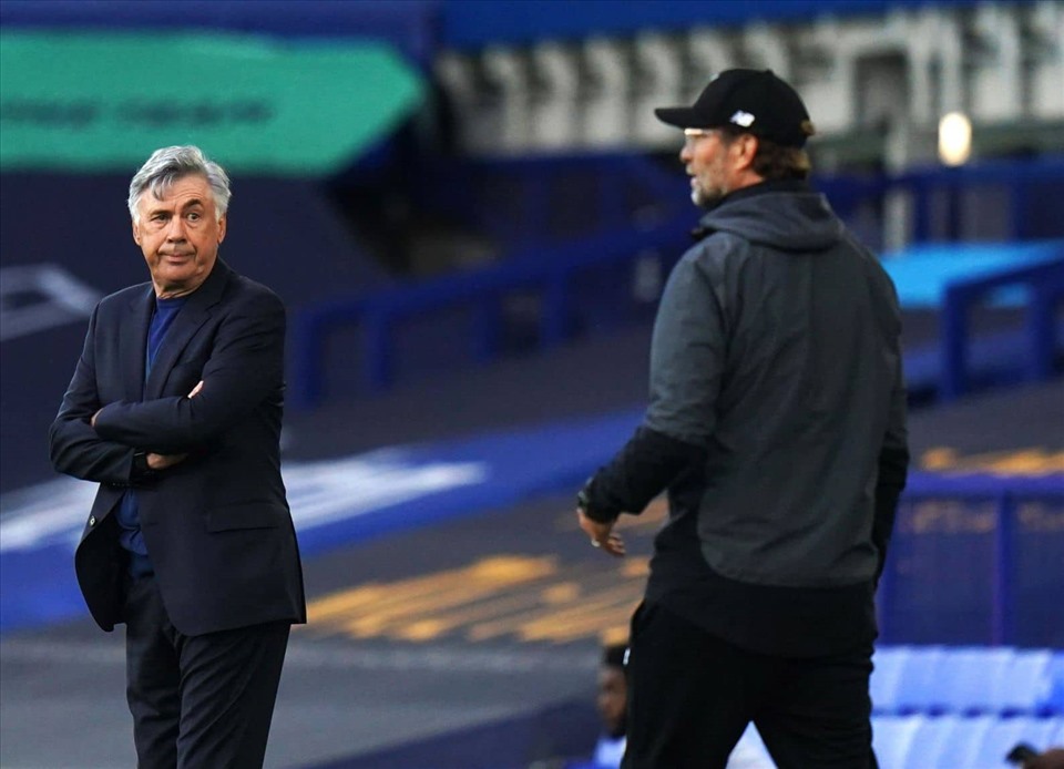 "Kẻ may mắn" Ancelotti cứ bình thản mà tiếp "gã điên" Klopp!