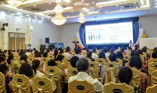 Công đoàn Viên chức thành phố Đà Nẵng tập huấn kĩ năng xây dựng môi trường văn hóa công sở và văn hóa giao tiếp cho cán bộ chủ chốt ở các Công đoàn cơ sở trực thuộc. Ảnh: Tường Minh