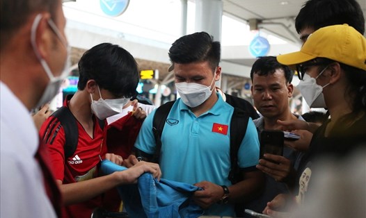 Các ngôi sao của đội tuyển Việt Nam nhận được sự quan tâm của đông đảo người hâm mộ TPHCM. Ảnh: Thanh Vũ