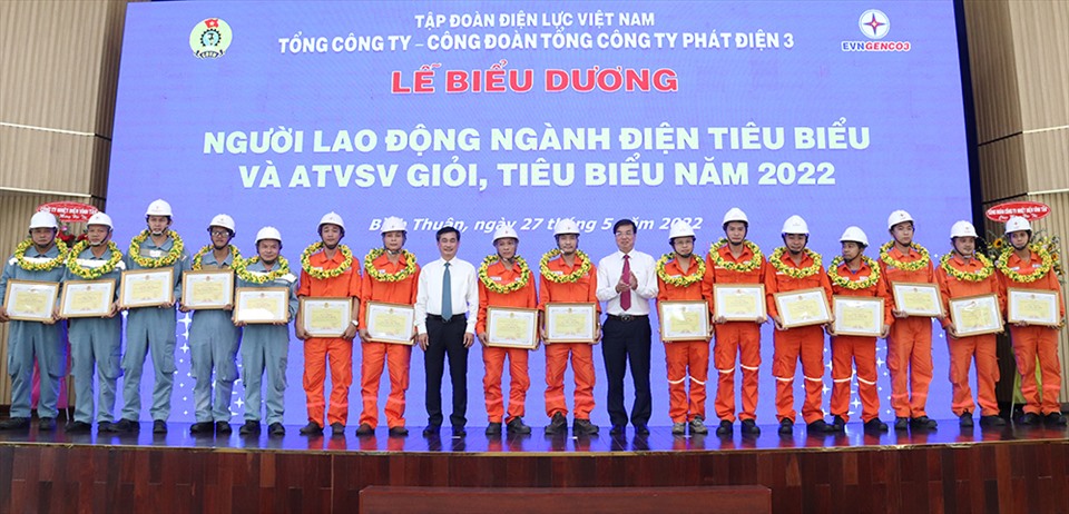 Ban tổ chức tuyên dương người lao động tiêu biểu của EVNGENCO3.