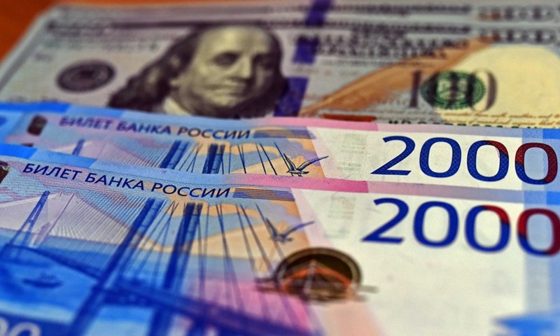 The Russian ruble suddenly fluctuates abnormally