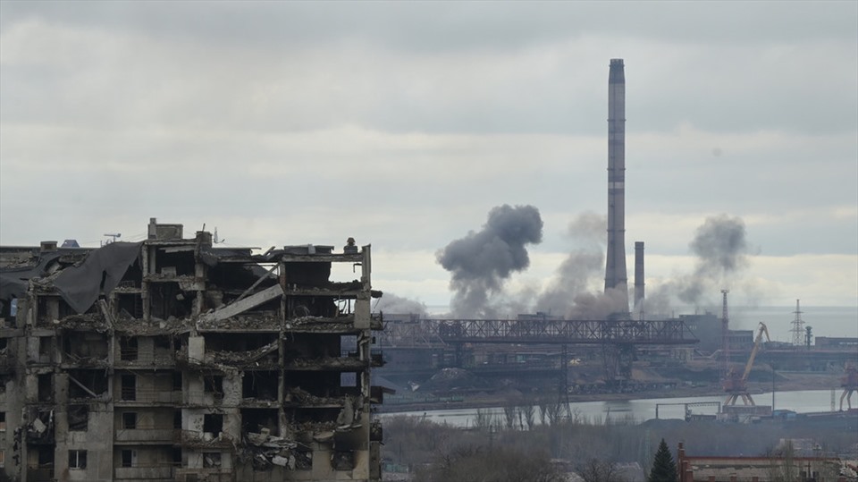 Ukraine war: Fierce fighting resumes at Azovstal steel plant