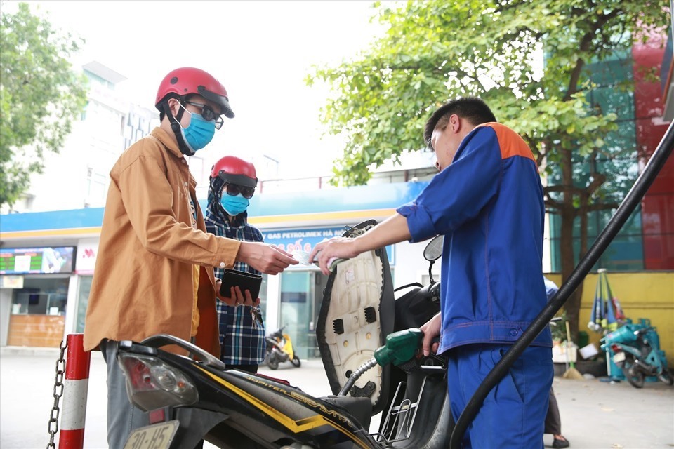 Giá xăng có thể chạm ngưỡng 31.000 đồng/lít, lên mức cao nhất từ trước