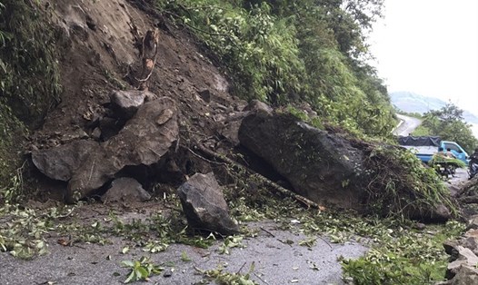 Sự cố sạt lở đất đá tại Km32+890, tỉnh lộ 132 trên địa bàn tỉnh Lai Châu. Ảnh: CTV