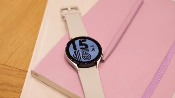 Galaxy Watch 4 tự động ngắn kết nối với điện thoại sau khi cài đặt trợ lý ảo Google. Ảnh: Phone Arena
