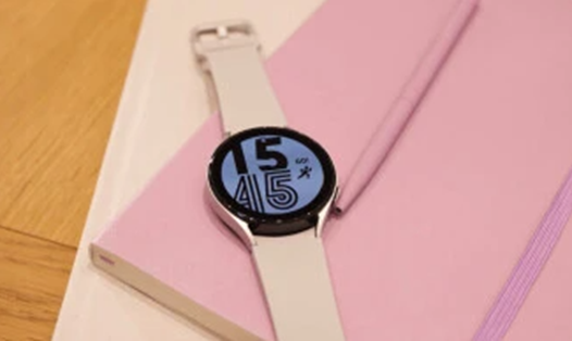 Galaxy Watch 4 tự động ngắn kết nối với điện thoại sau khi cài đặt trợ lý ảo Google. Ảnh: Phone Arena