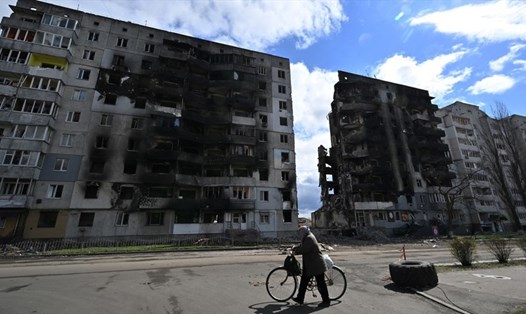 Nhà cửa bị tàn phá do giao tranh ở Borodianka, gần thủ đô Kiev, Ukraina. Ảnh: AFP