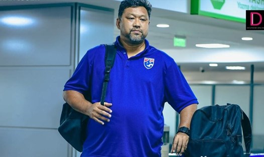 Huấn luyện viên Worrawoot Srimaka buộc phải hủy buổi tập đầu tiên của U23 Thái Lan tại Uzbekistan vì sự cố ngoài ý muốn. Ảnh: FAT