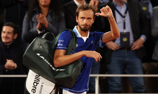 Daniil Medvedev lại phải xách vali về nước sớm tại Roland Garros. Ảnh: ATP