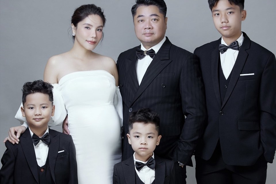 Kiwi Ngô Mai Trang hạnh phúc bên gia đình, hé lộ mang thai lần 4