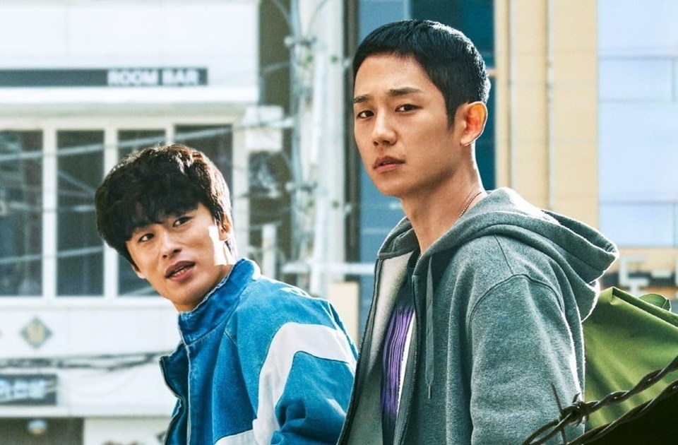 Jung Hae In và Koo Kyo Hwan trong phim "D.P" mùa đầu tiên. Ảnh: Poster. Jung Hae In và Koo Kyo Hwan trong phim "D.P" mùa đầu tiên. Ảnh: Poster.