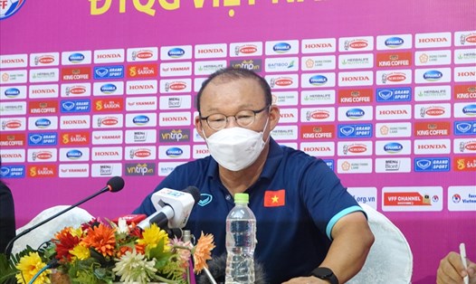 Huấn luyện viên Park Hang-seo để ngỏ khả năng tiền vệ Nguyễn Quang Hải sẽ ra sân ở trận đấu với Afghanistan. Ảnh: Nguyễn Đăng
