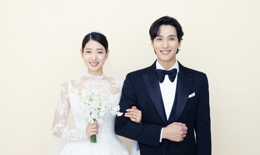 Ảnh cưới của Park Shin Hye và Choi Tae Joon. Ảnh chụp màn hình