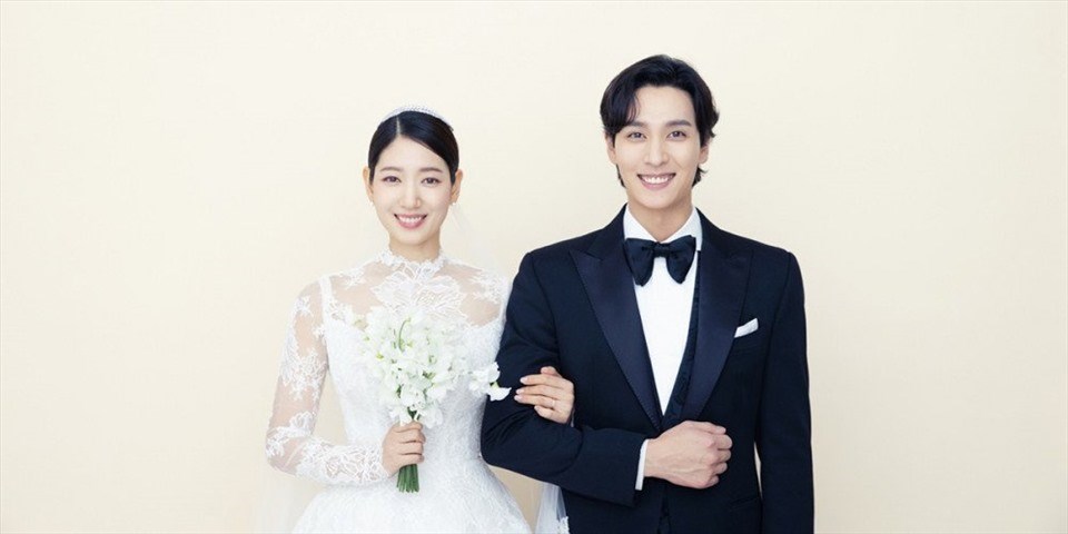 Ảnh cưới của Park Shin Hye và Choi Tae Joon. Ảnh chụp màn hình