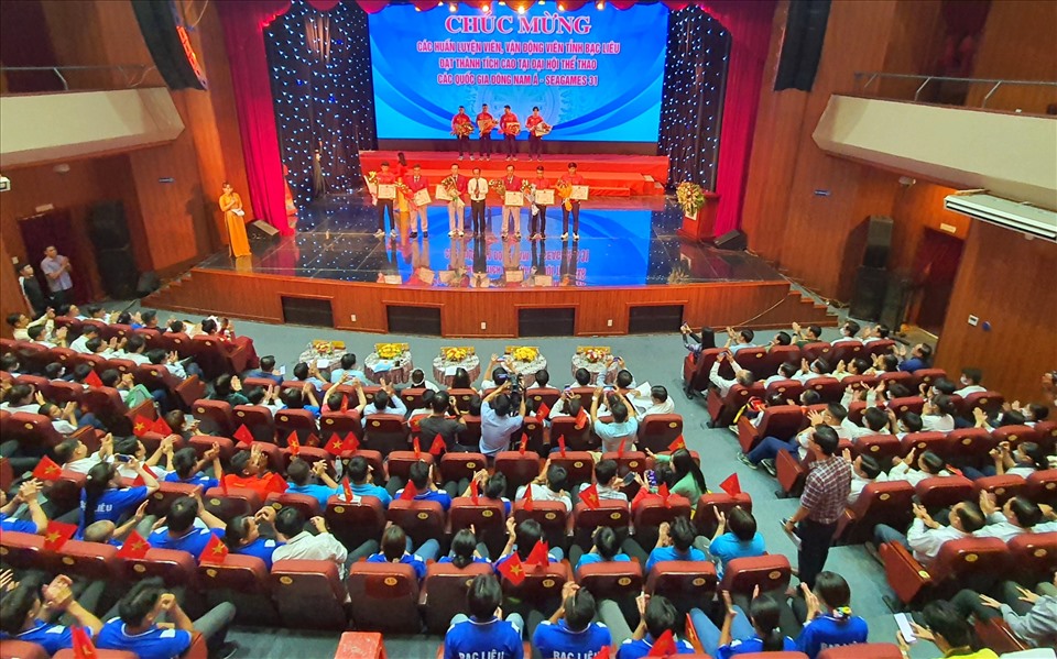 Tỉnh Bạc Liêu tuyên dương cá nhân có thành tích cao trong lĩnh vực văn hóa, thể thao. Ảnh: Nhật Hồ