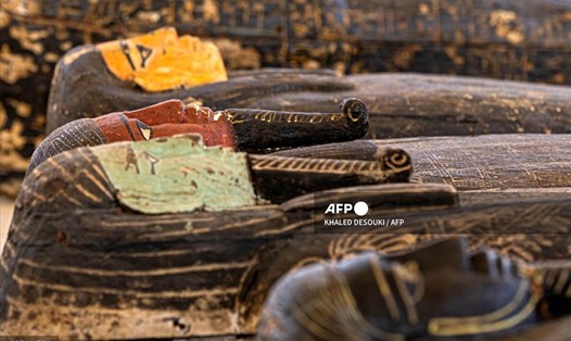 Quan tài Ai Cập cổ đại được khai quật tại Saqqara. Ảnh: AFP