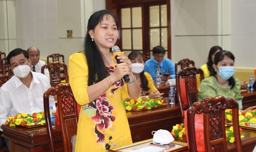 Công nhân thẳng thắn đối thoại với Chủ tịch UBND tỉnh Tiền Giang. Ảnh: PĐ