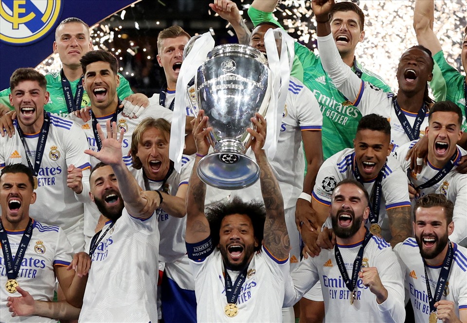 Kỷ nguyên vàng của Real Madrid được tiếp diễn bằng sự thần thoại