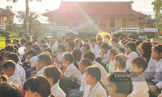 Hơn 100 em nhỏ tham dự Tết thiếu nhi tại Làng trẻ em SOS Điện Biên Phủ. Ảnh: Văn Thành Chương