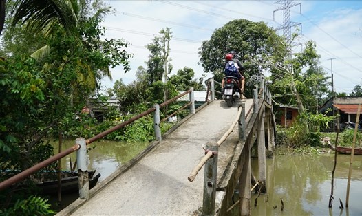 Cây cầu Trà Ếch (xã Trường Long, huyện Phong Điền, TP.Cần Thơ) đã xuống cấp sắp được nâng cấp, tu sửa. Ảnh: Tạ Quang