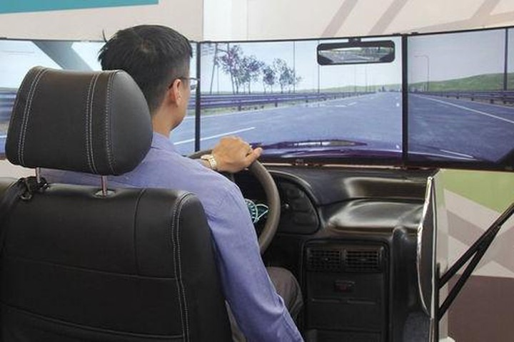 Học lái xe ô tô bằng mô hình thực tế ảo  Học Bằng Lái Xe