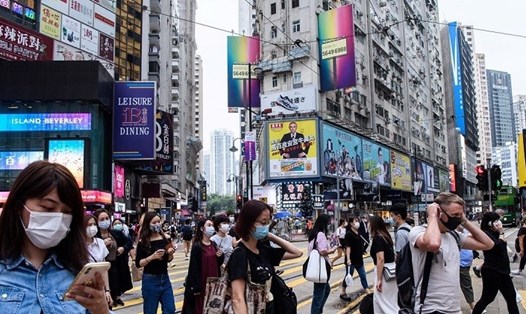 Hong Kong đang nới lỏng các biện pháp giới hạn do COVID-19. Ảnh: AFP