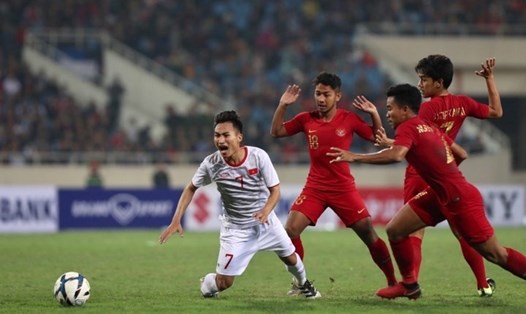 U23 Indonesia (áo đỏ) là thách thức lớn cho U23 Việt Nam tại SEA Games 31. Ảnh: Sơn Tùng