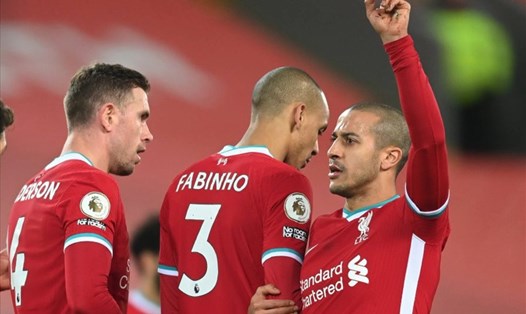 Liverpool đang có bộ ba tiền vệ rất mạnh là Jordan Henderson, Fabinho và Thiago Alcantara. Ảnh: Twitter