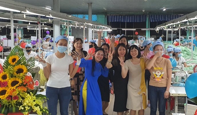 Hoạt động chăm lo cho lao động nữ tại cơ sở luôn được chú trọng. Ảnh minh họa: CĐN