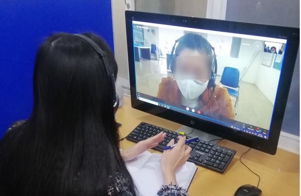 Doanh nghiệp phỏng vấn trực tuyến với người lao động. Ảnh AT