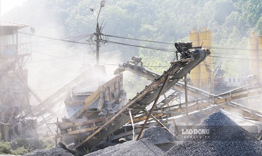 Bụi tiếng ồn từ mỏ đá Nông Tiến (phường Nông Tiến, TP. Tuyên Quang) ảnh hưởng nghiêm trong tới môi trường sống của người dân.