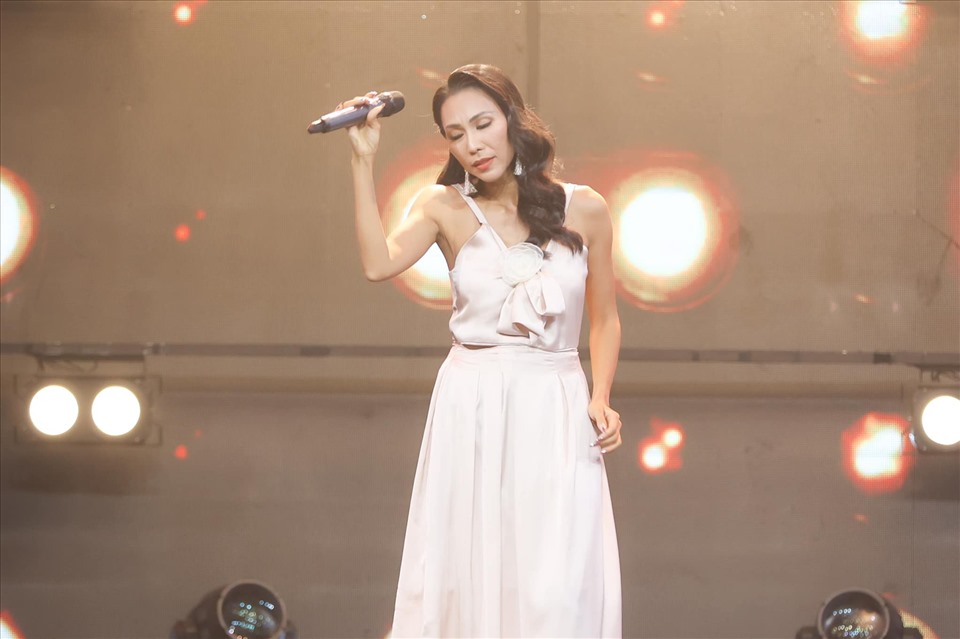 Ca sĩ Khánh Ngọc "Vầng trăng khóc" trải lòng về biến cố ly hôn