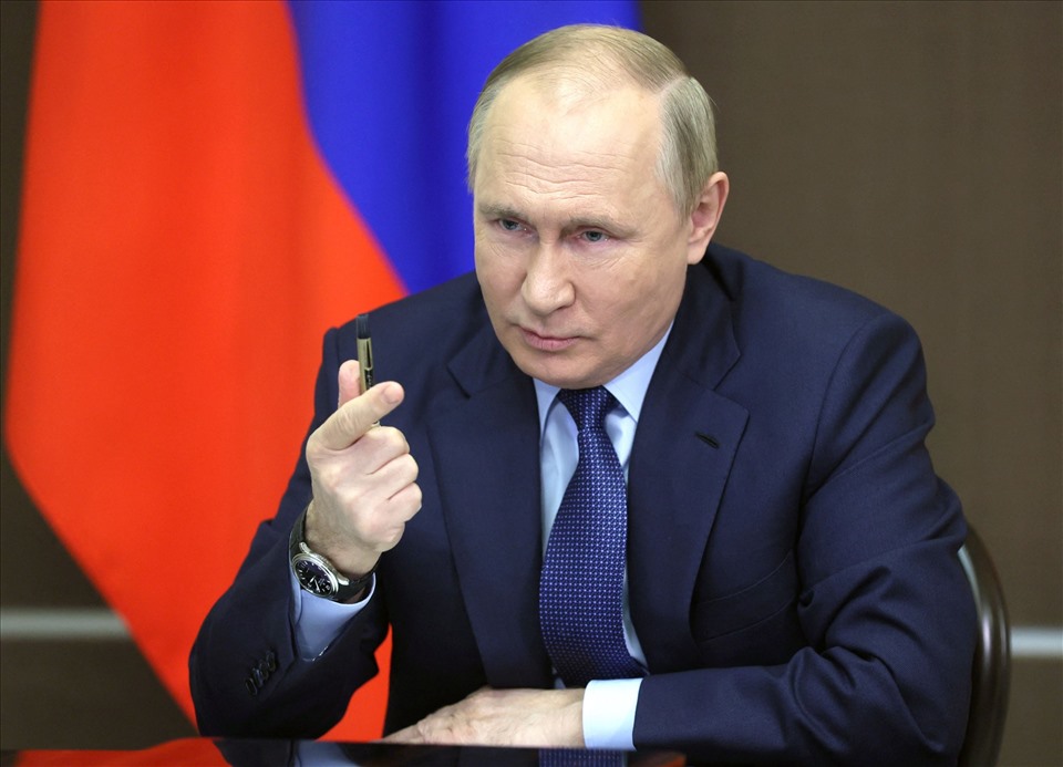 Russian President Putin continues to punish "unfriendly countries"