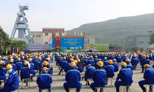 Lế phát động về "Tháng hành động an toàn vệ sinh lao động” – “ Tháng công nhân” năm 2022 của ngành than tại mặt bằng Công than Hà Lầm (Quảng Ninh). Ảnh: QTV