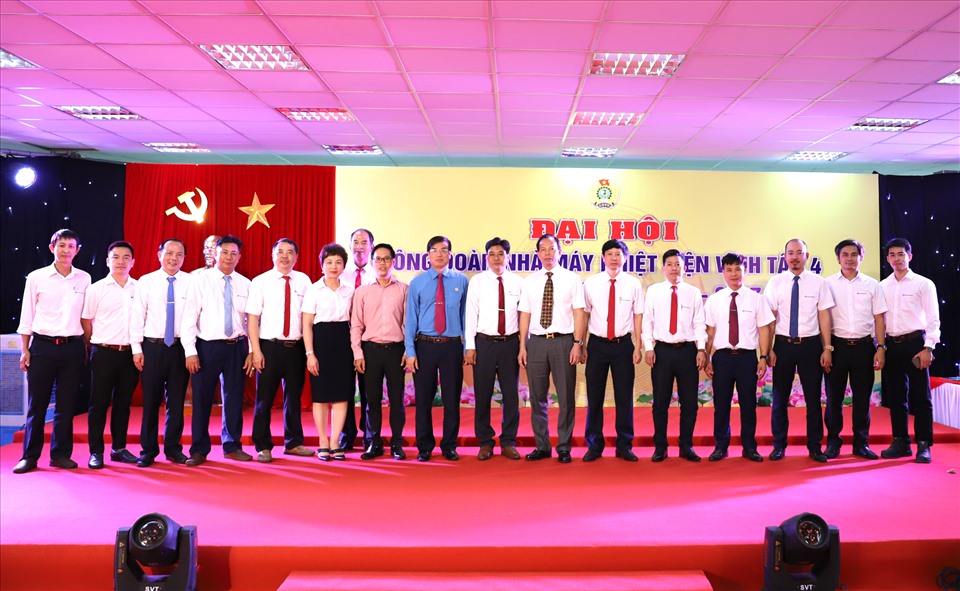 Ban chấp hành công đoàn công đoàn Nhà máy Nhiệt điện Vĩnh Tân 4 ra mắt đại hội. Ảnh: CĐĐL